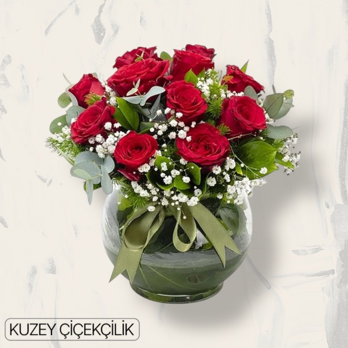 Akvaryumda 11 Kırmızı Gül