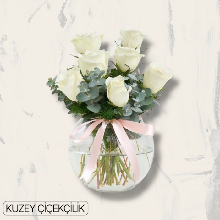 Akvaryumda 7 Beyaz Gül