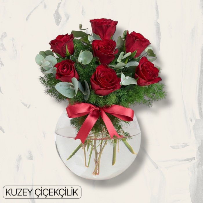 Akvaryumda 7 Kırmızı Gül