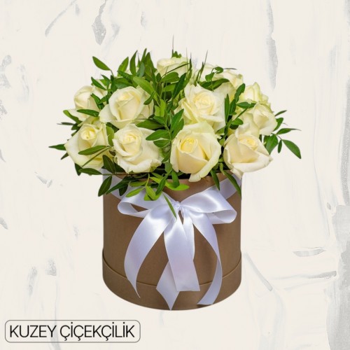 Kutuda 17 Beyaz Gül