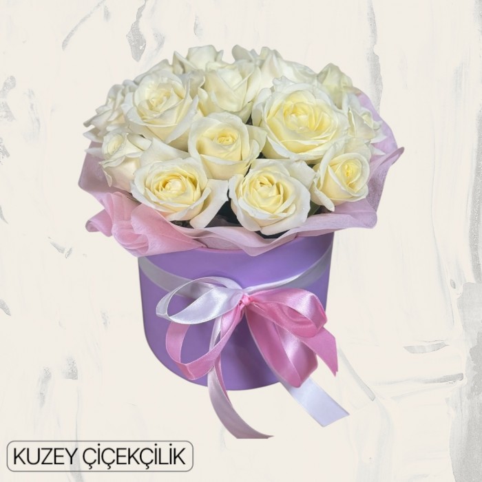 Kutuda 13 Beyaz Gül