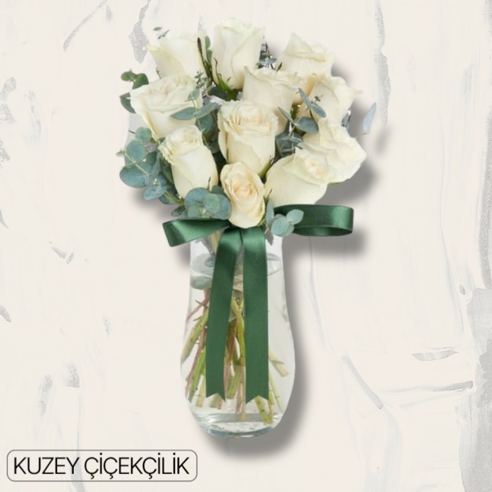 Vazoda 11 Beyaz Gül