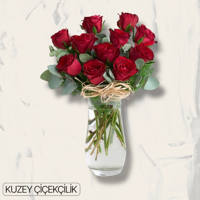 Vazoda 11 Kırmızı Gül