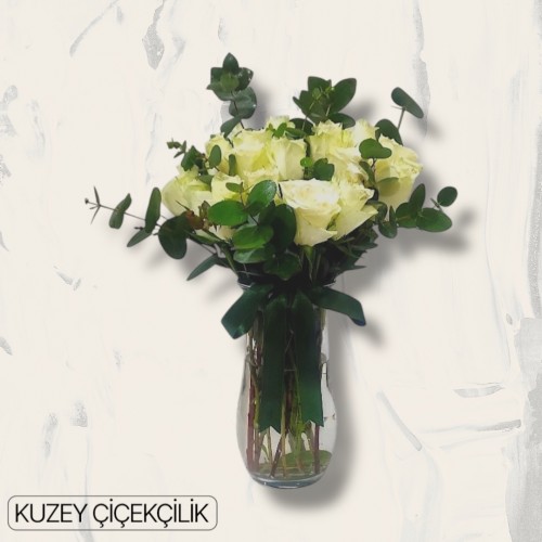 Vazoda 13 Beyaz Gül