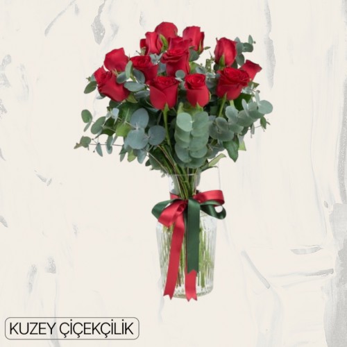Vazoda 15 Kırmızı Gül