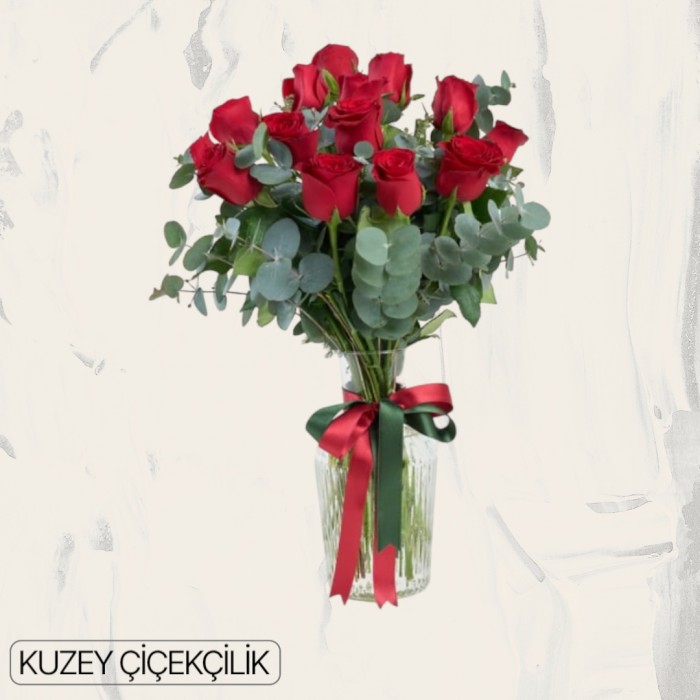 Vazoda 15 Kırmızı Gül