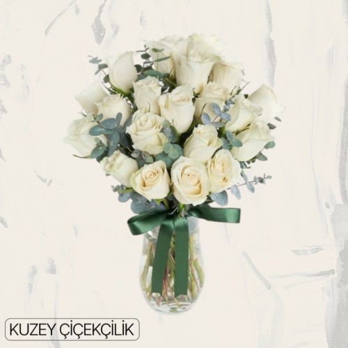 Vazoda 21 Beyaz Gül