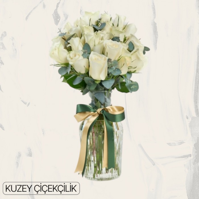 Vazoda 19 Beyaz Gül