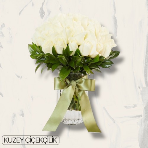 Vazoda 29 Beyaz Gül 