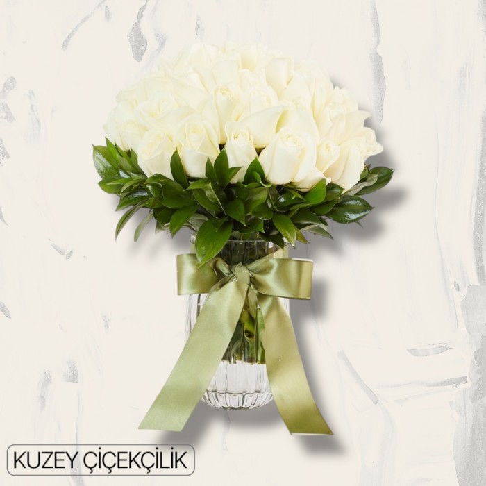 Vazoda 29 Beyaz Gül