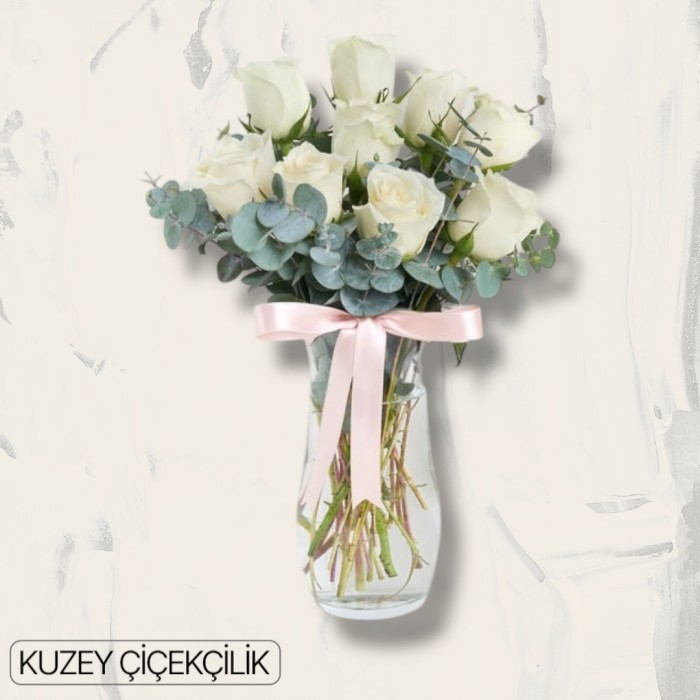 Vazoda 9 Beyaz Gül
