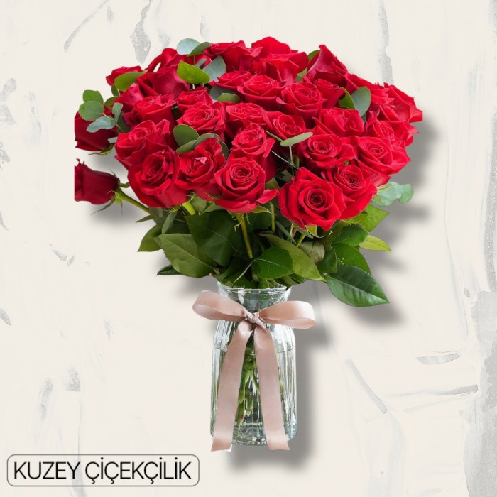 Vazoda 33 Kırmızı Gül