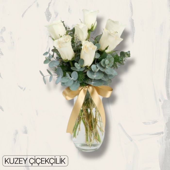 Vazoda 7 Beyaz Gül