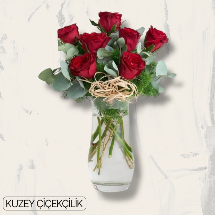 Vazoda 7 Kırmızı Gül